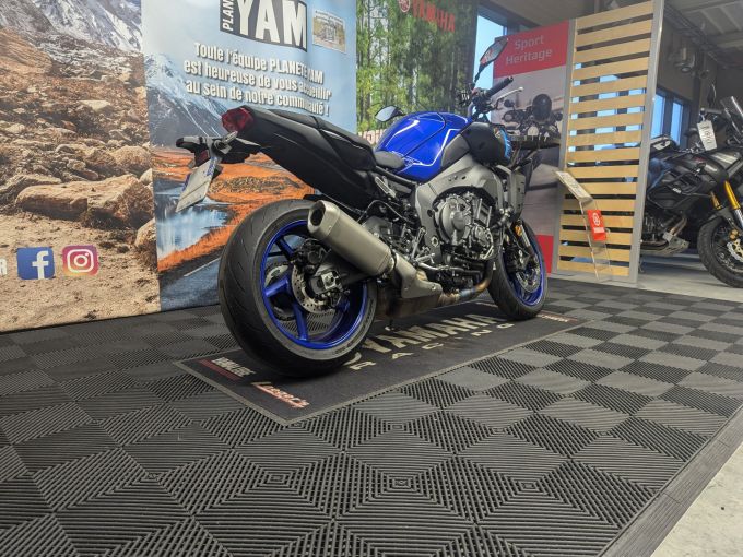 YAMAHA MT-10 4