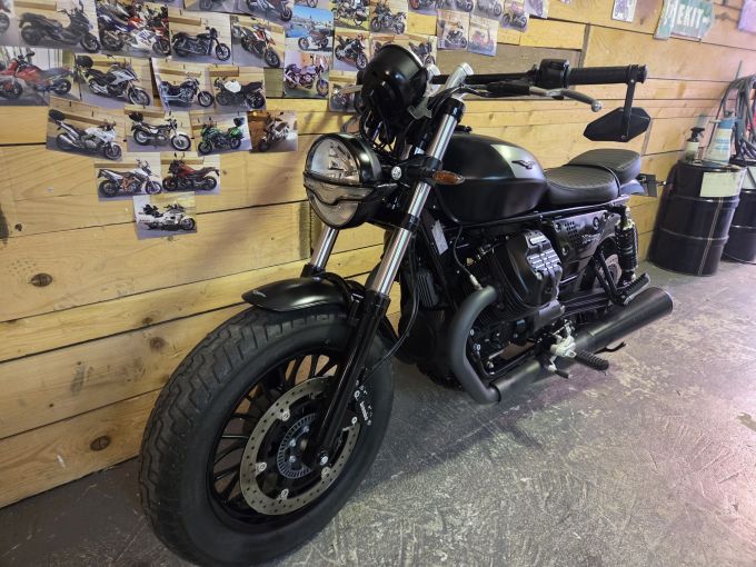 MOTO GUZZI V9 BOBBER 4