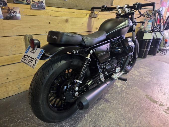 MOTO GUZZI V9 BOBBER 4