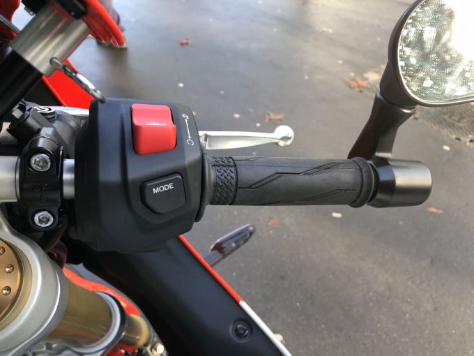 YAMAHA XSR 900 GP 4