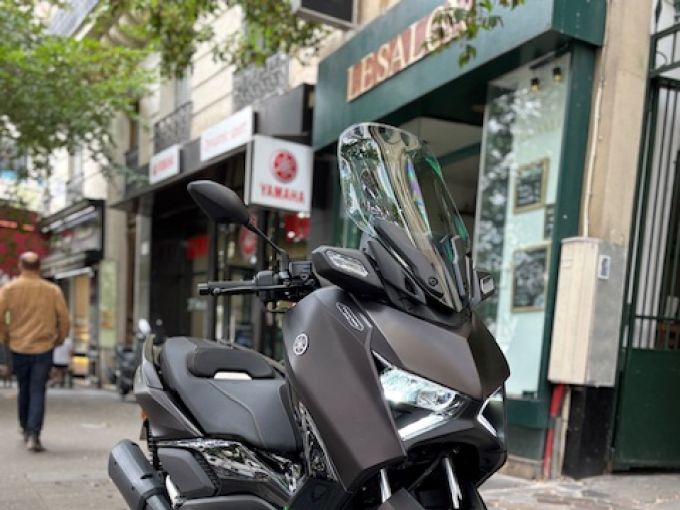 YAMAHA XMAX 300 Tech Max 4