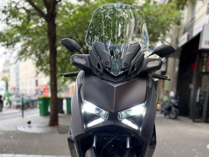 YAMAHA XMAX 300 Tech Max 4