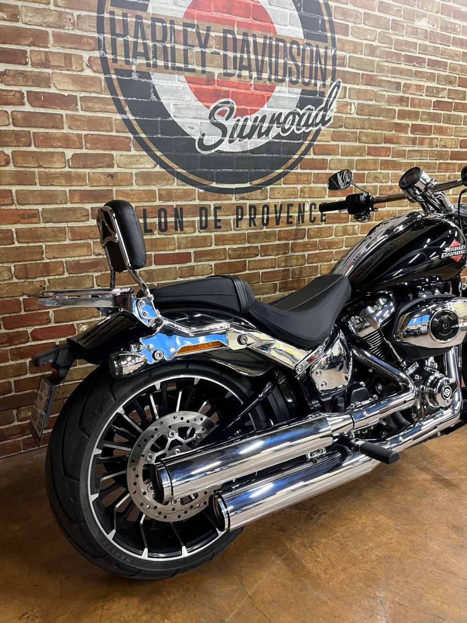 HARLEY-DAVIDSON SOFTAIL BREAKOUT 1923 4