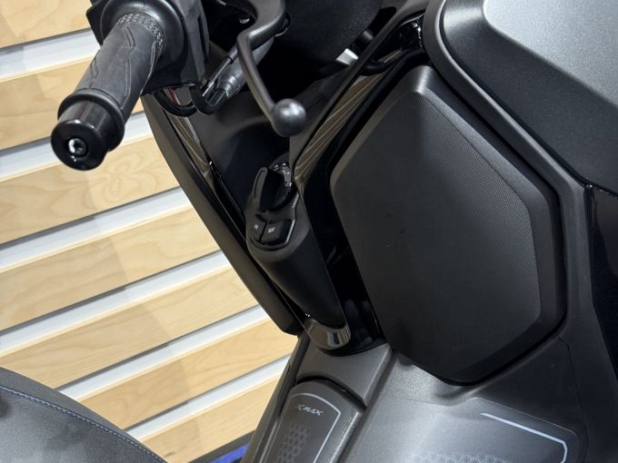 YAMAHA XMAX 125 4