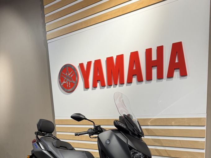 YAMAHA XMAX 125 4