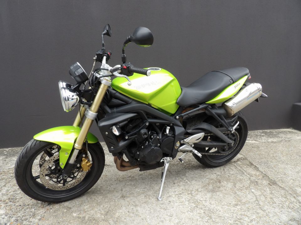 TRIUMPH STREET TRIPLE 675 4