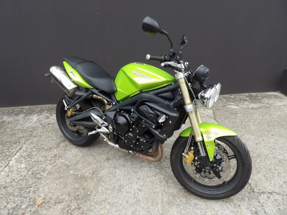 TRIUMPH STREET TRIPLE 675 4