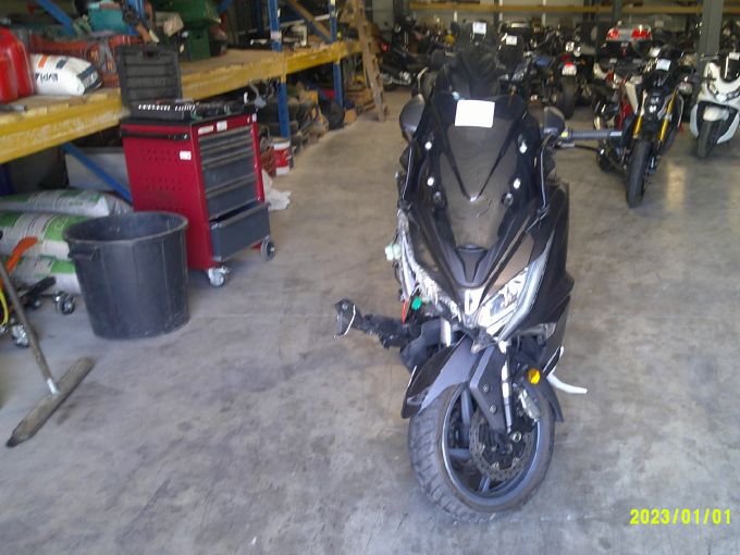 KYMCO AK 550 4