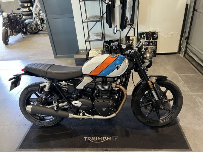 TRIUMPH SPEED TWIN 900 4