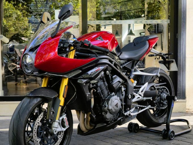 TRIUMPH SPEED TRIPLE 1200 RR 4