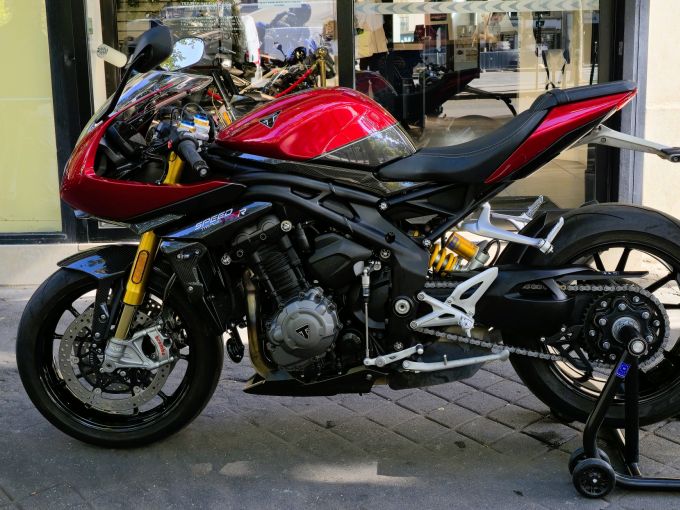 TRIUMPH SPEED TRIPLE 1200 RR 4