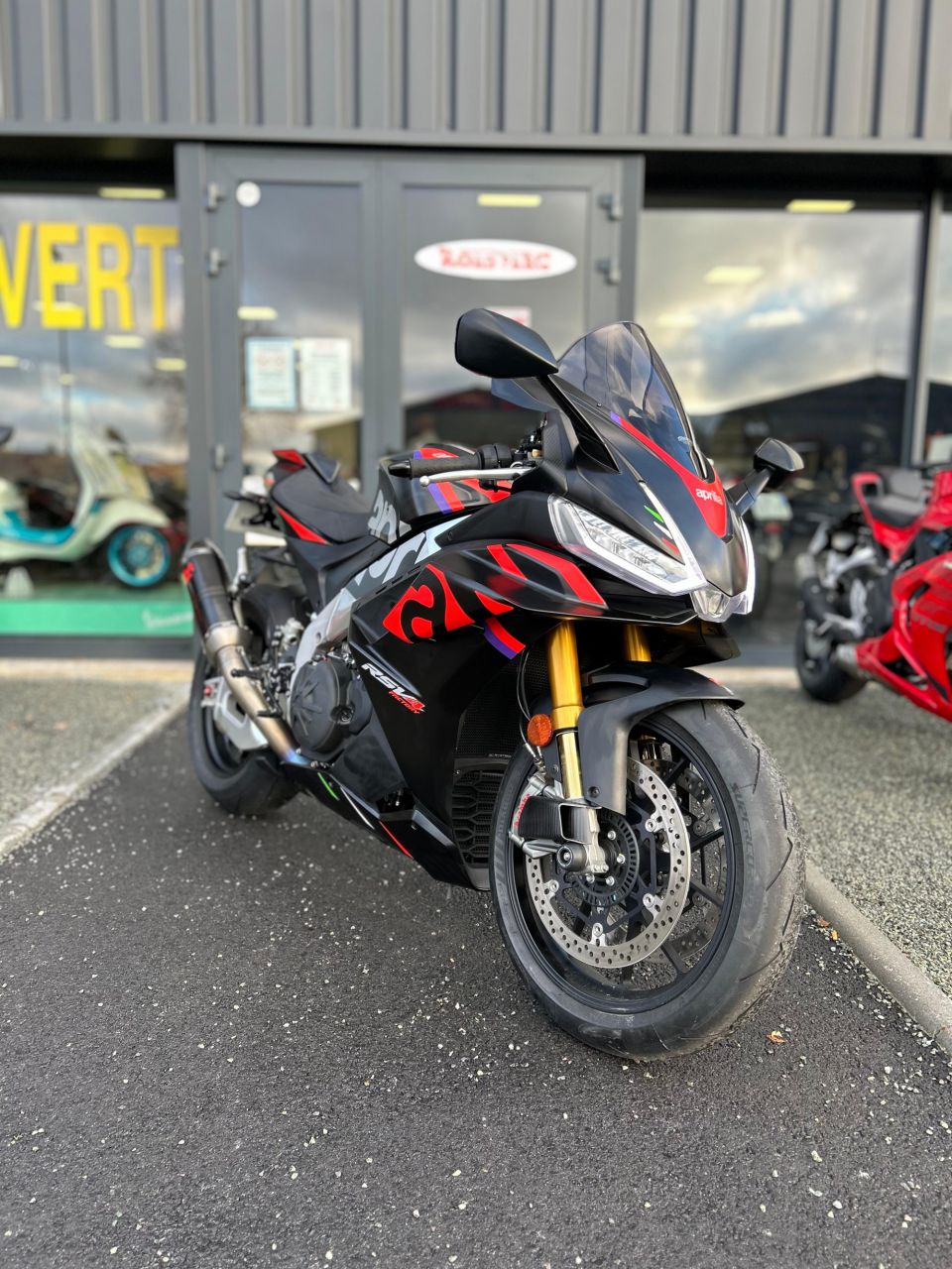 APRILIA RSV4 1100 FACTORY 4
