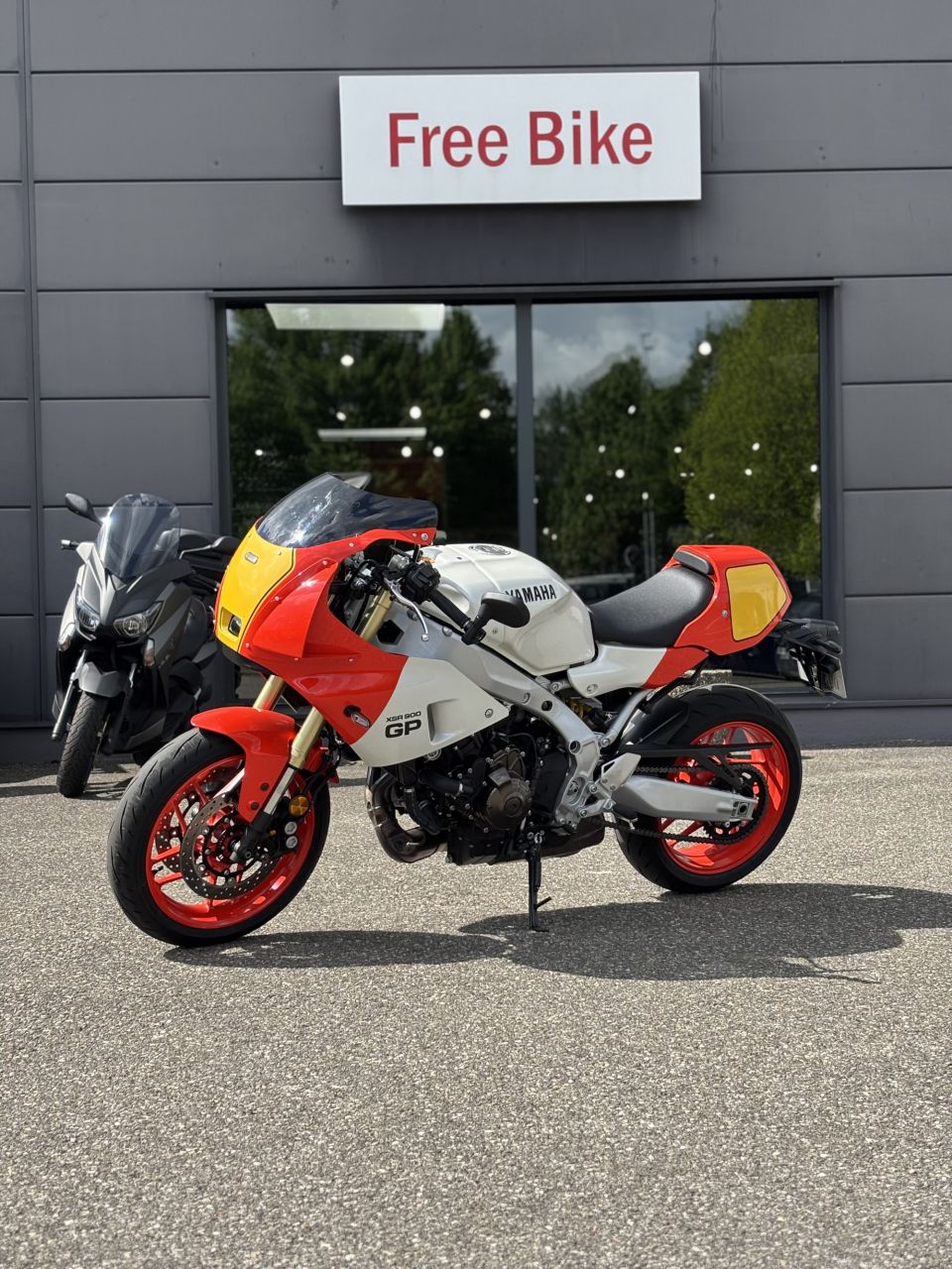 YAMAHA XSR 900 GP 4