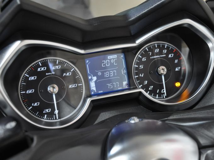 YAMAHA X-MAX 125 IRON MAX 4