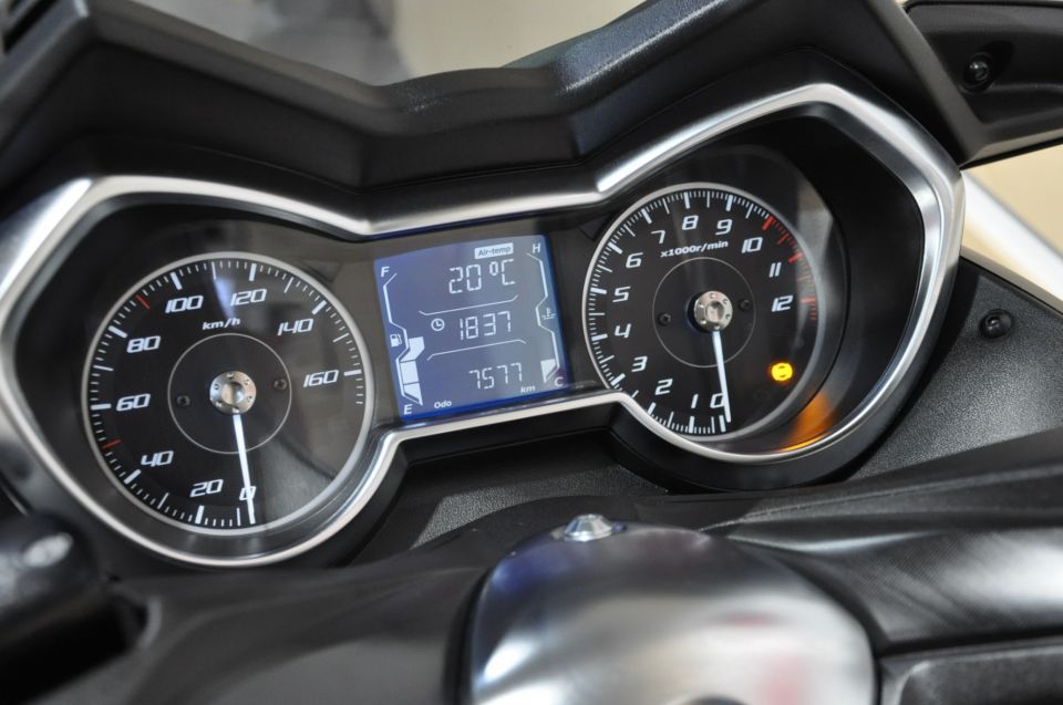 YAMAHA X-MAX 125 IRON MAX 4