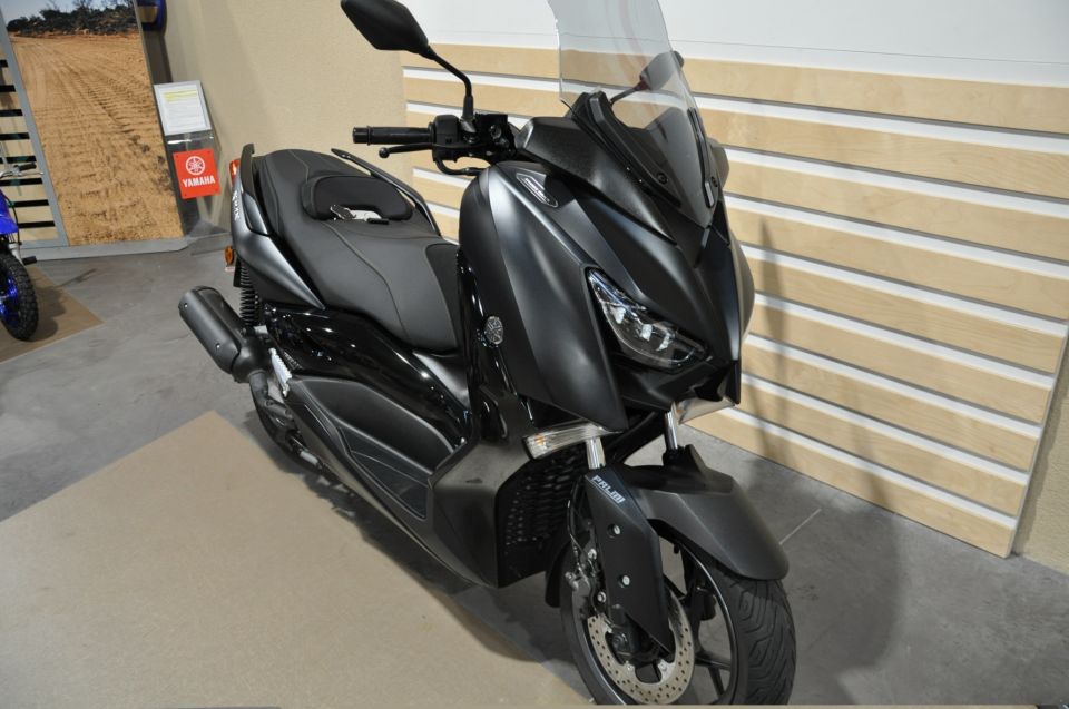YAMAHA X-MAX 125 IRON MAX 4