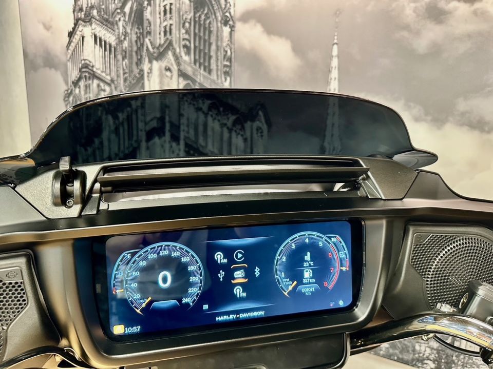 HARLEY-DAVIDSON TOURING STREET GLIDE 1923 4