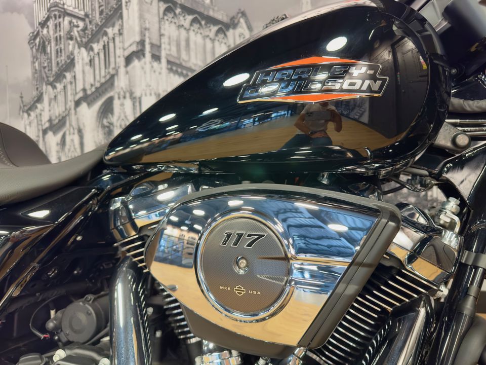 HARLEY-DAVIDSON TOURING STREET GLIDE 1923 4