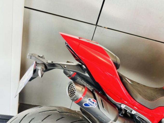 DUCATI STREETFIGHTER V2 4