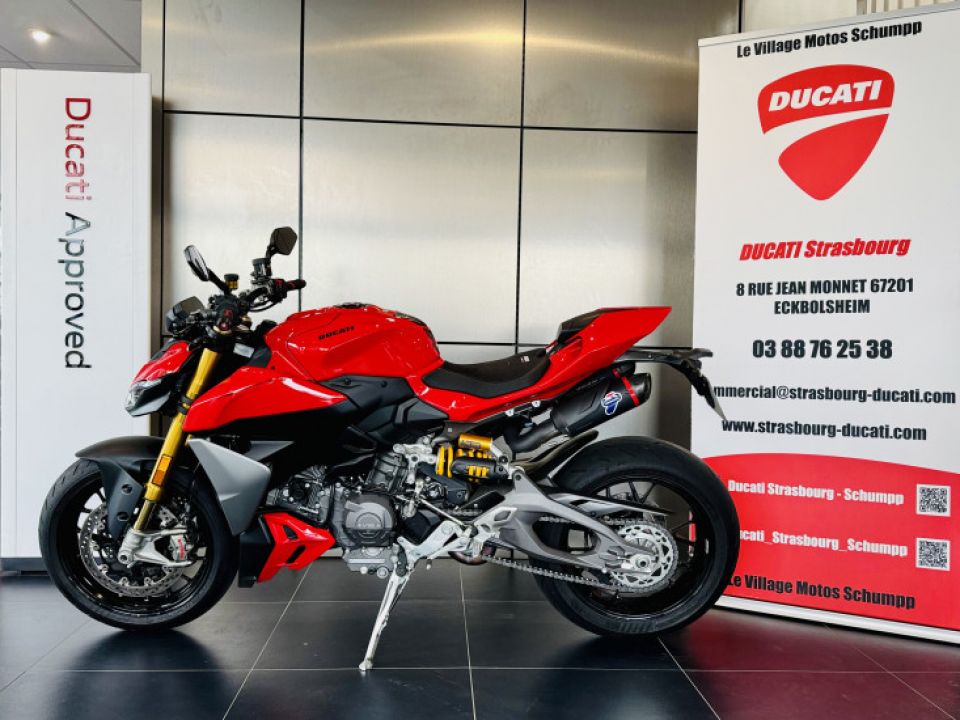 DUCATI STREETFIGHTER V2 4