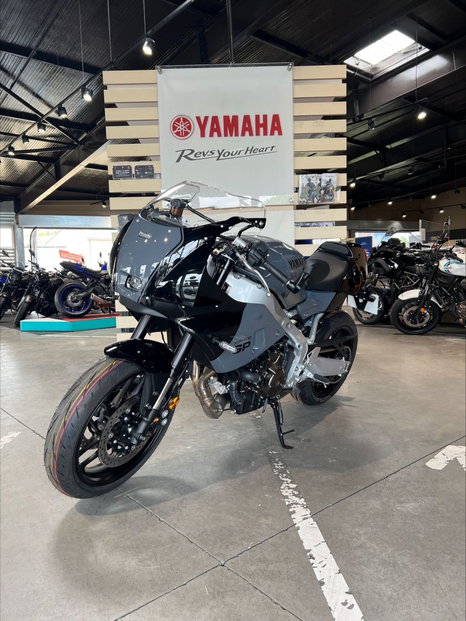 YAMAHA XSR 900 GP 4