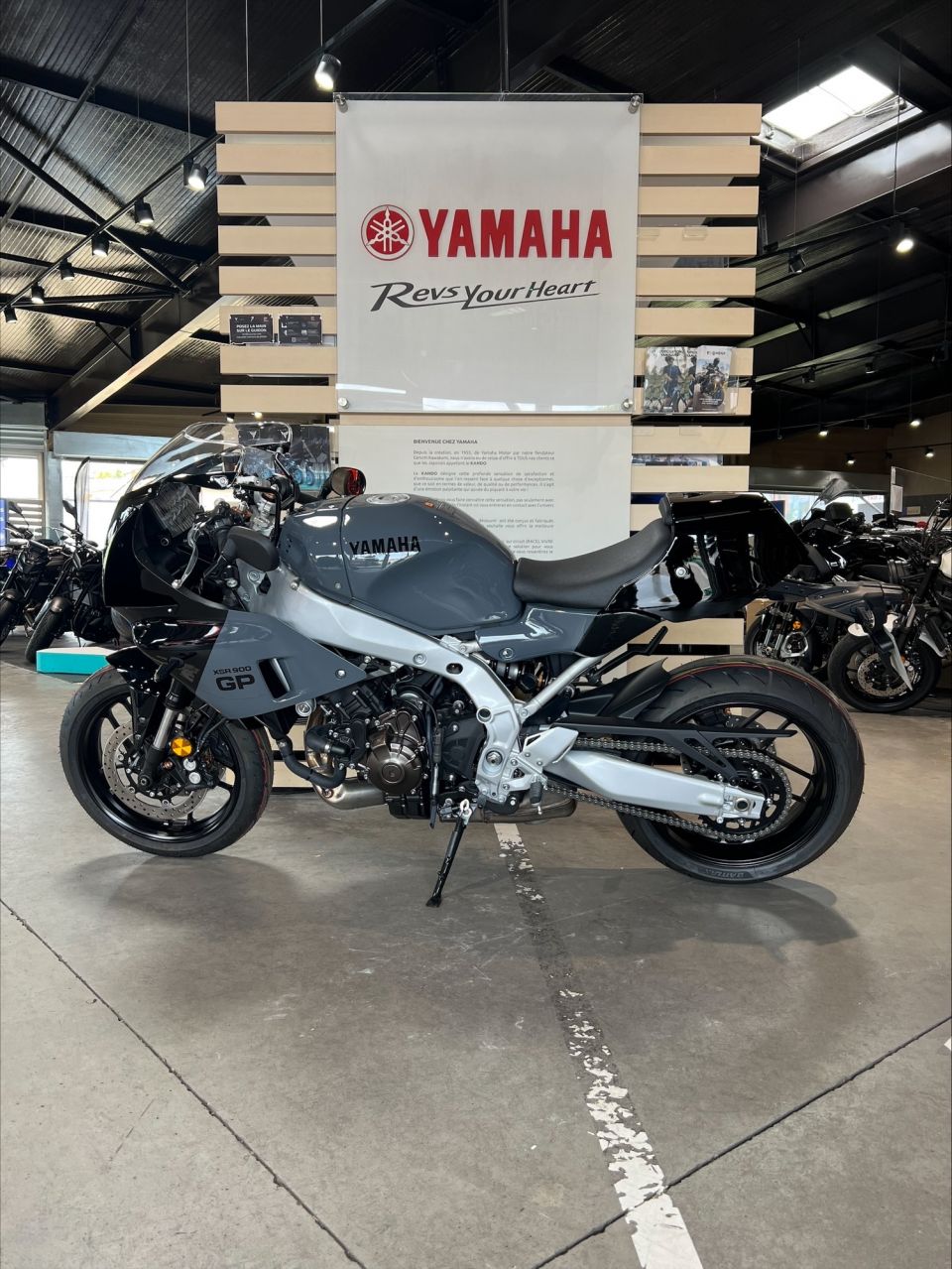 YAMAHA XSR 900 GP 4