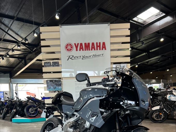 YAMAHA XSR 900 GP 4