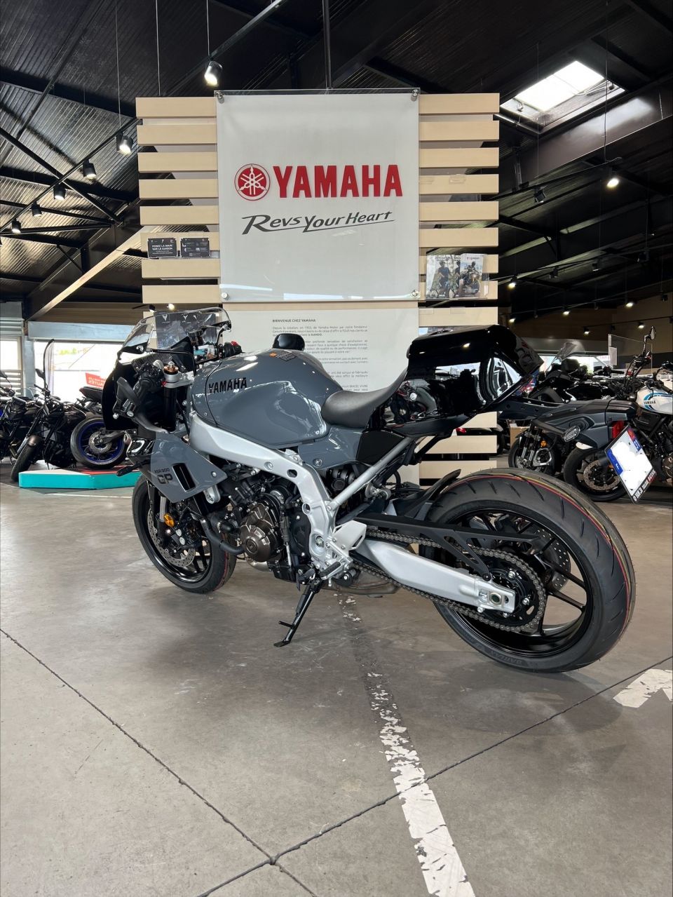YAMAHA XSR 900 GP 4