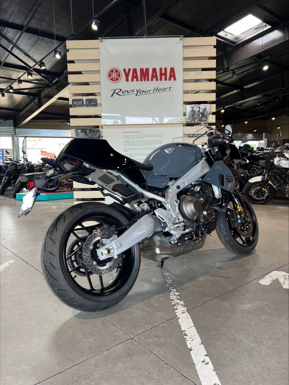 YAMAHA XSR 900 GP 4