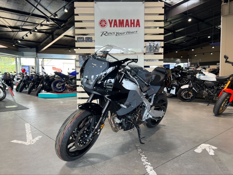 YAMAHA XSR 900 GP 4