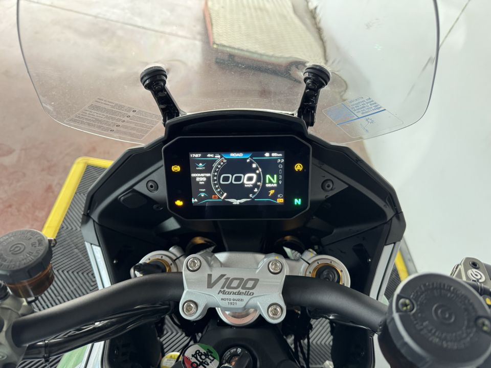 MOTO GUZZI V100  MANDELLO 4