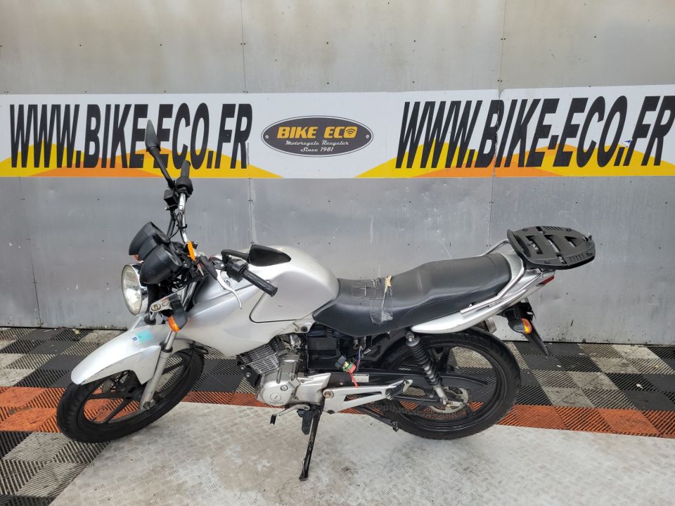 YAMAHA YBR 125 4