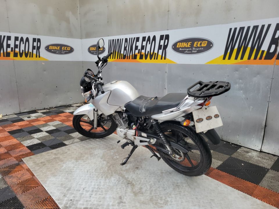 YAMAHA YBR 125 4