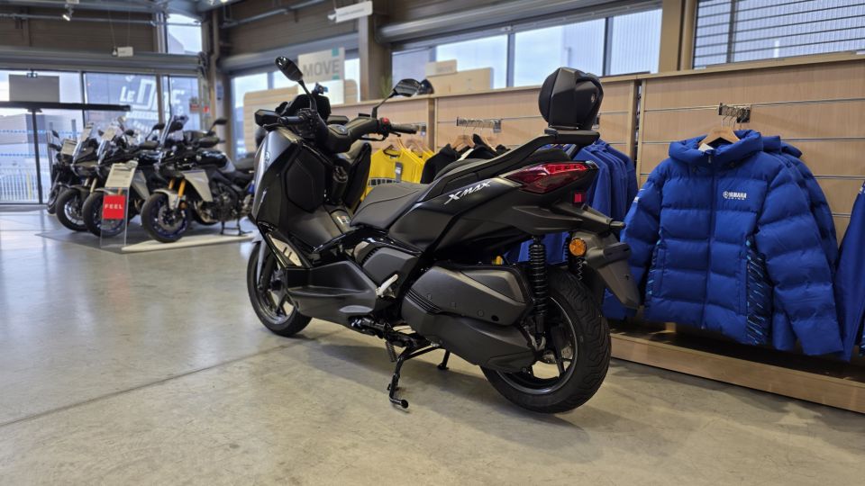YAMAHA XMAX 300 Tech Max 4