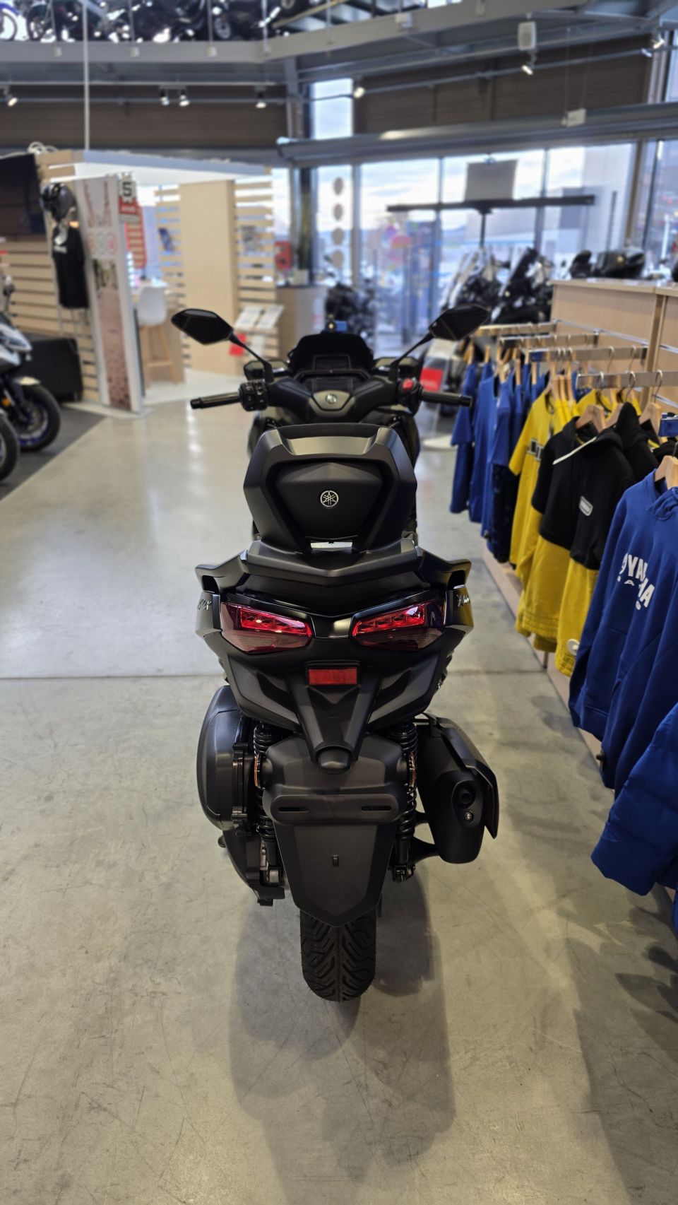 YAMAHA XMAX 300 Tech Max 4