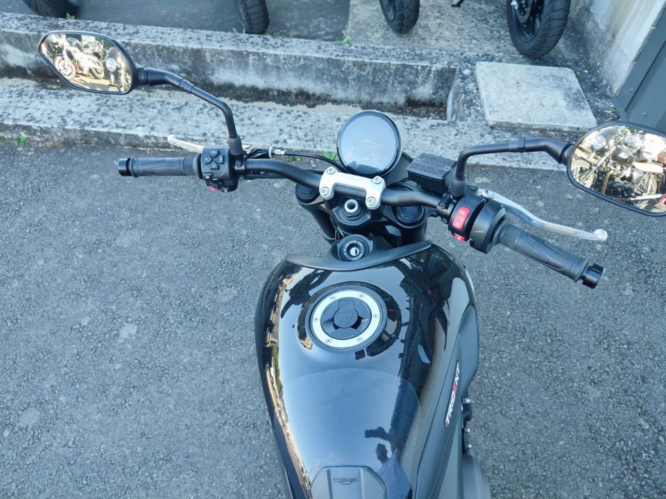 TRIUMPH TRIDENT 660 4