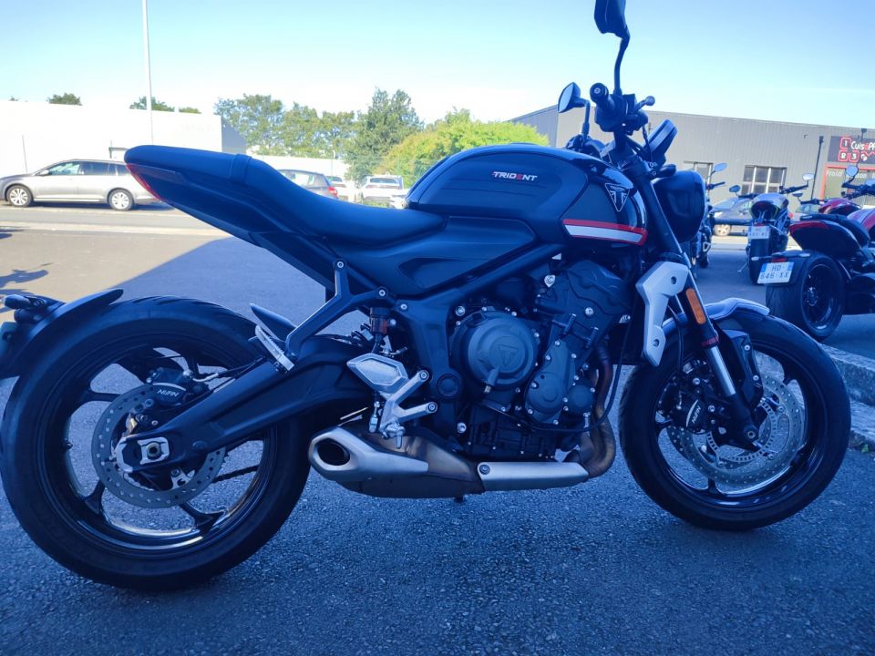 TRIUMPH TRIDENT 660 4