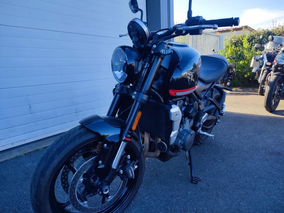 TRIUMPH TRIDENT 660 4