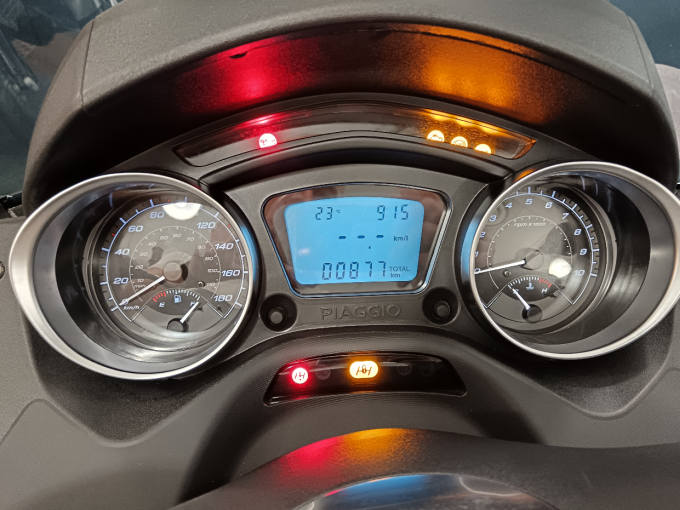PIAGGIO MP3 300 HPE SPORT ABS ASR 4
