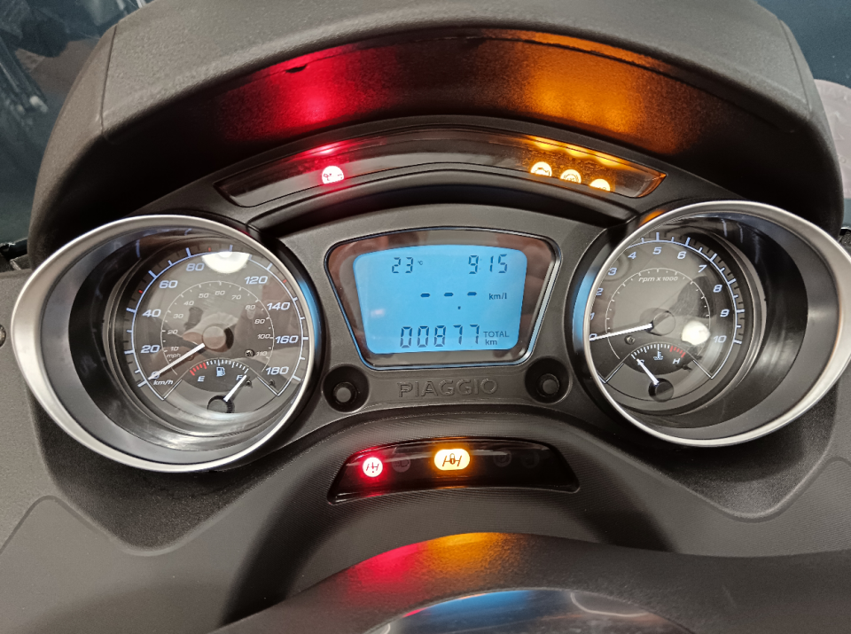 PIAGGIO MP3 300 HPE SPORT ABS ASR 4