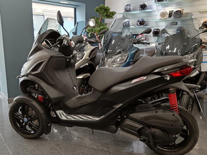 PIAGGIO MP3 300 HPE SPORT ABS ASR 4
