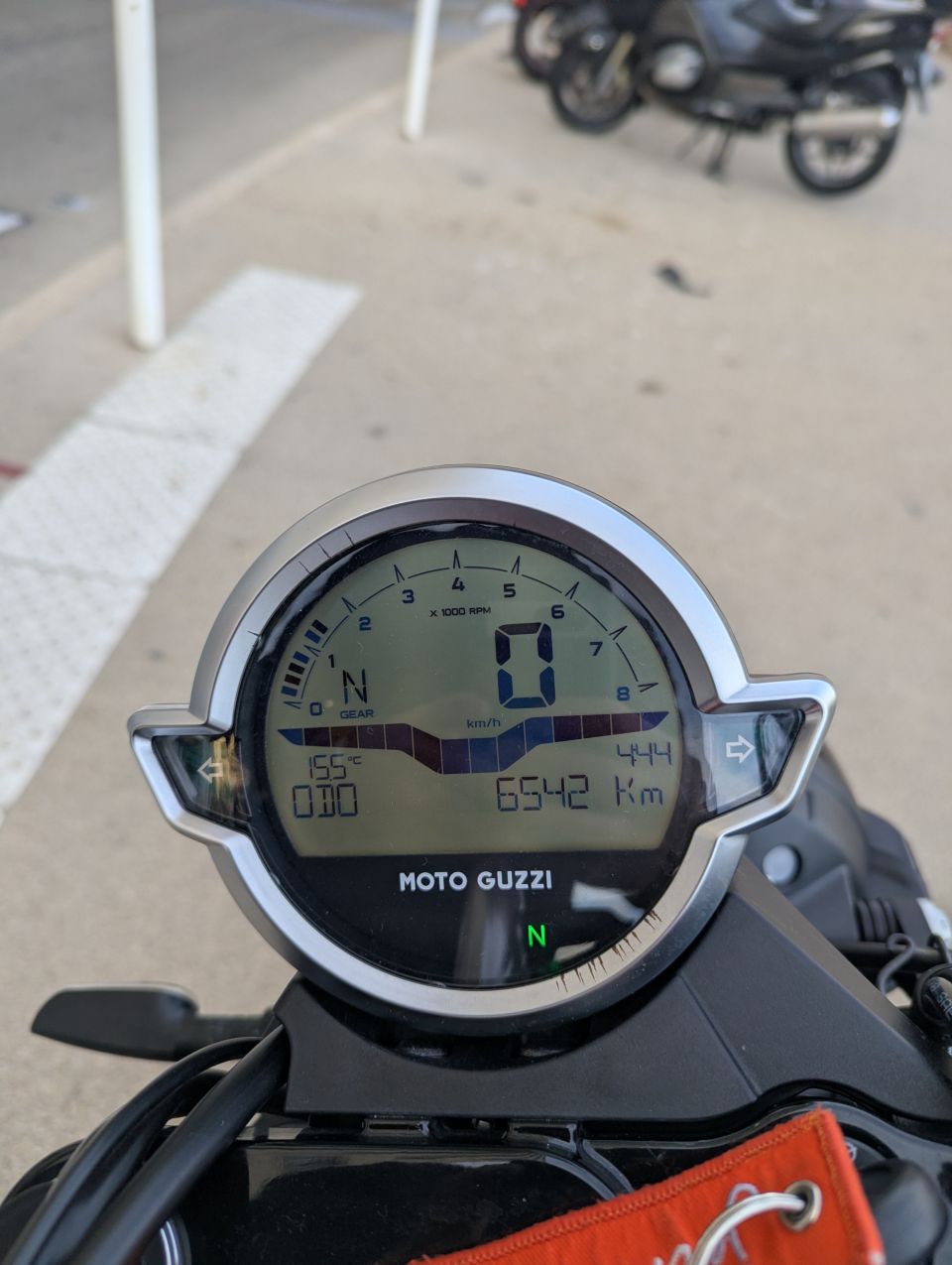 MOTO GUZZI V9 BOBBER 4