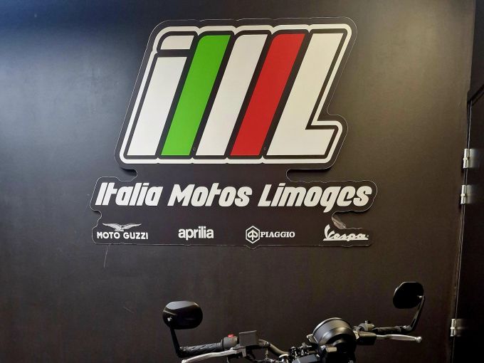 MOTO GUZZI V7 STONE 4