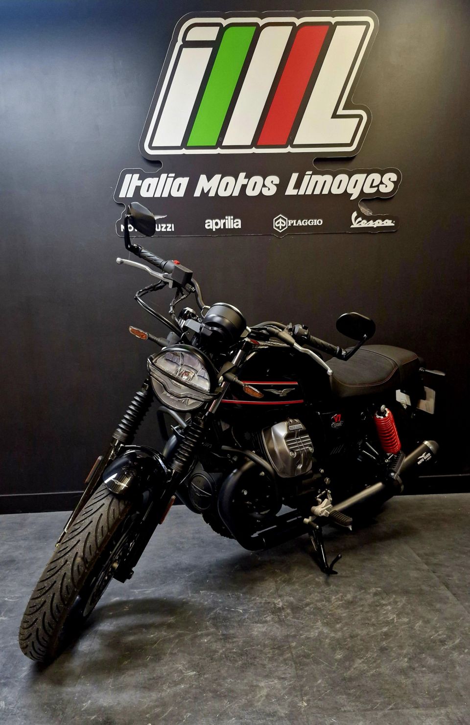 MOTO GUZZI V7 STONE 4