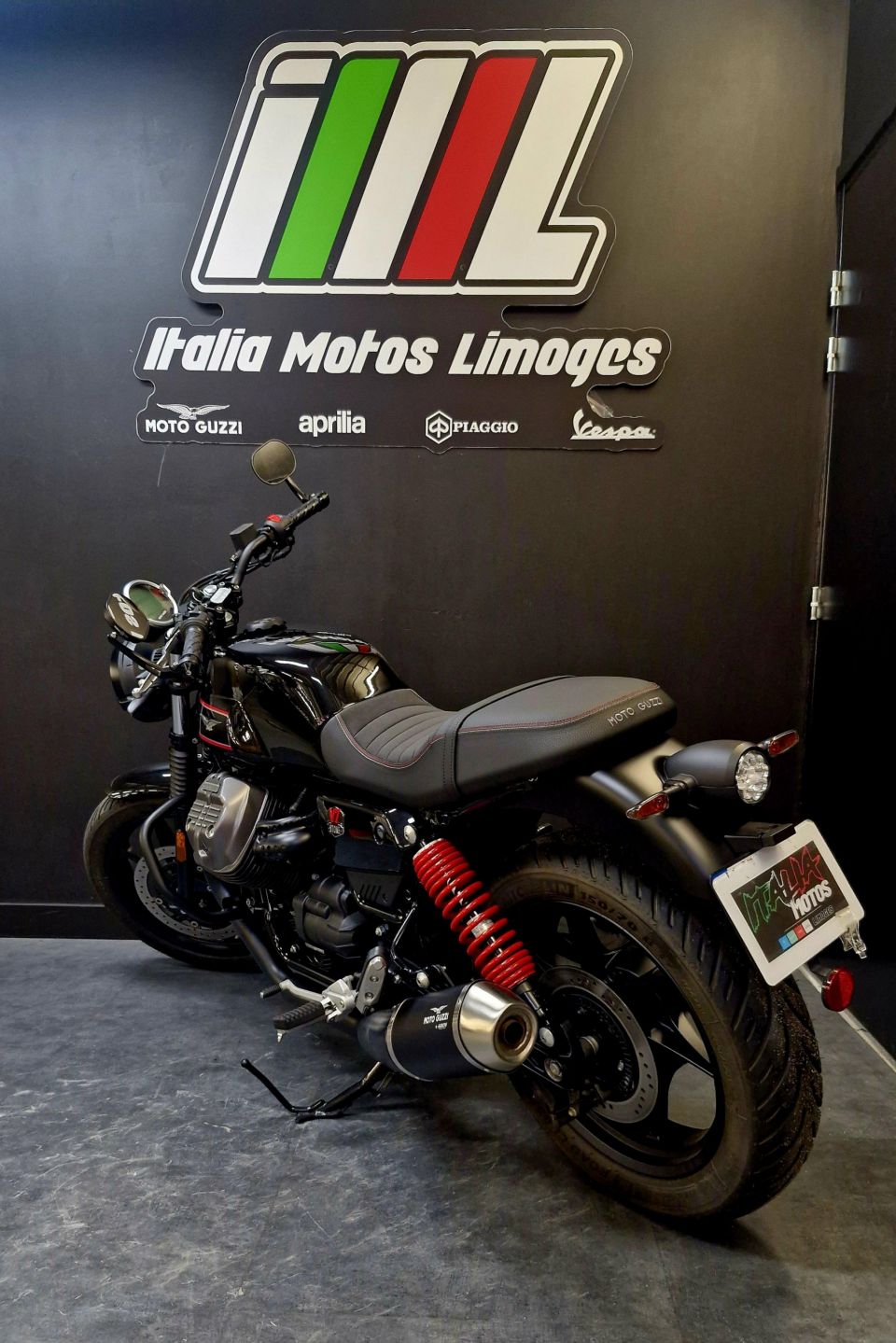 MOTO GUZZI V7 STONE 4