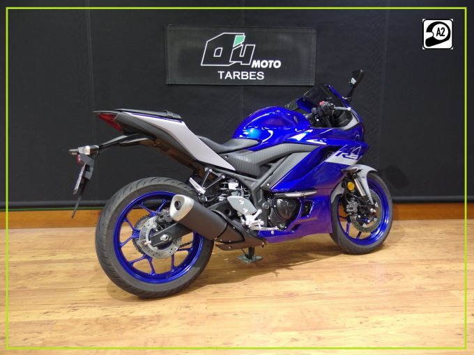 YAMAHA YZF-R3 4