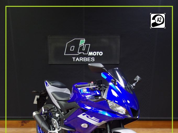 YAMAHA YZF-R3 4