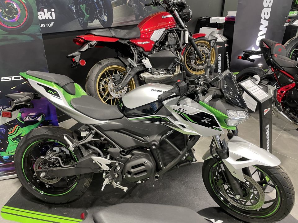 KAWASAKI Ze-1 4