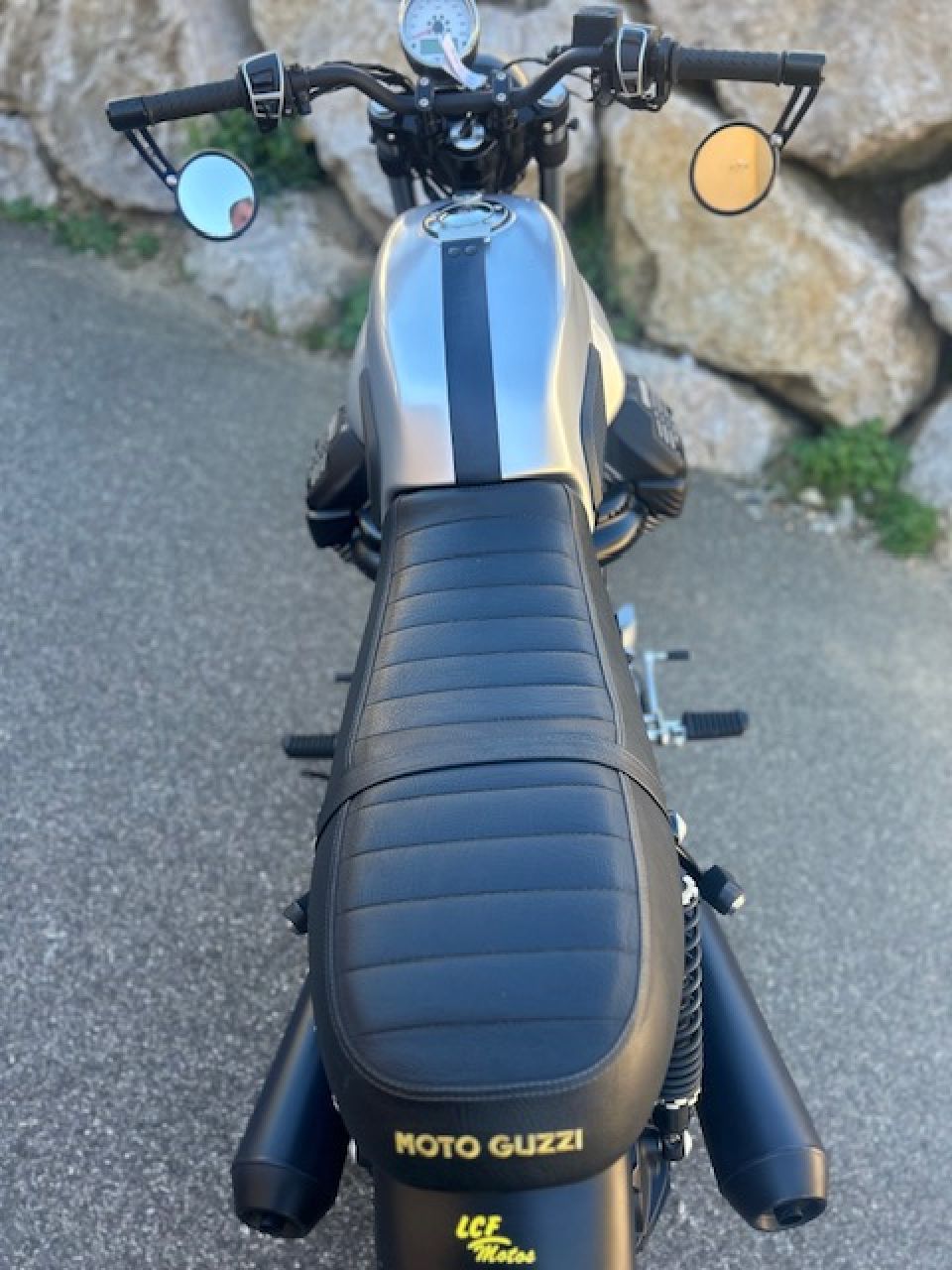 MOTO GUZZI V9 BOBBER 4