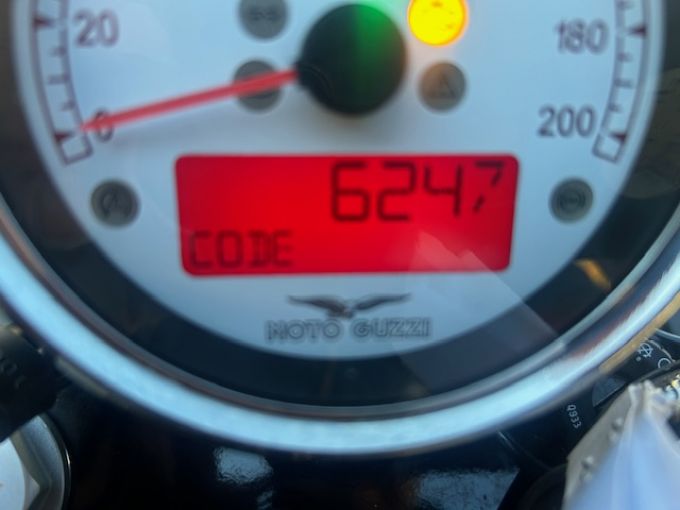 MOTO GUZZI V9 BOBBER 4